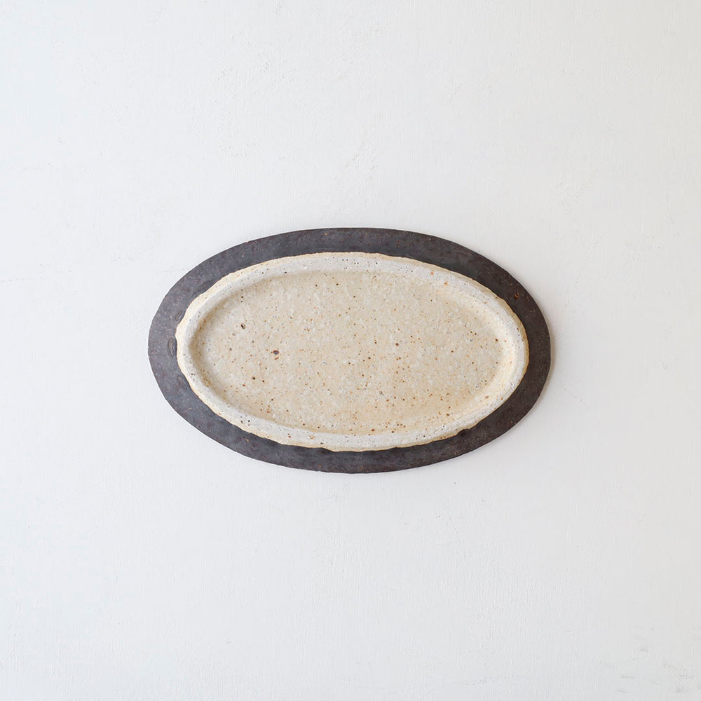 宮城陶器 オーバル皿 中 黒釉 – 雨晴/AMAHARE