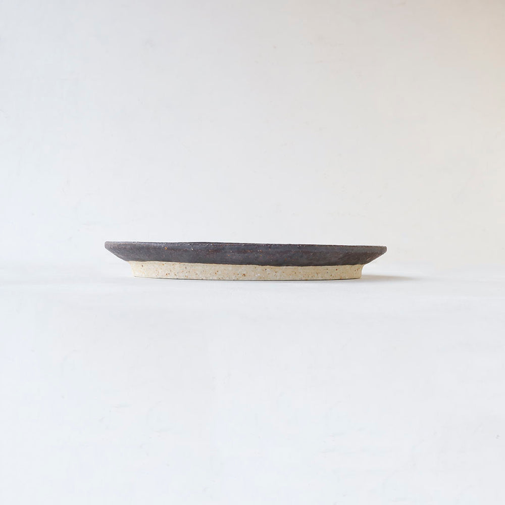 宮城陶器 オーバル皿 中 黒釉 – 雨晴/AMAHARE