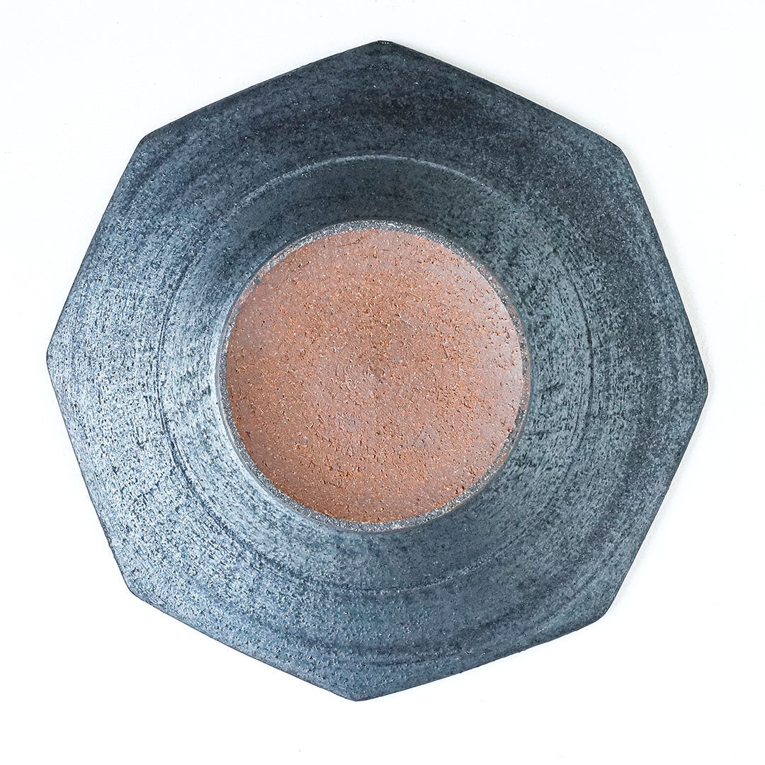 陶房眞喜屋 八角7寸皿 キクカラクサ