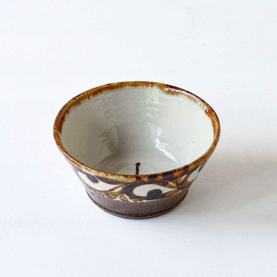 陶房眞喜屋 4寸深鉢 マキカラクサ 鉄絵