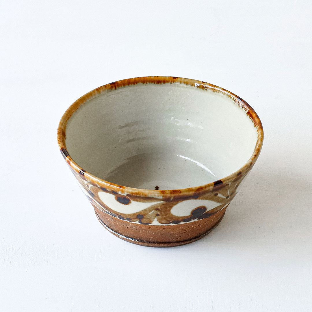 陶房眞喜屋 4.5寸深鉢 マキカラクサ 鉄絵