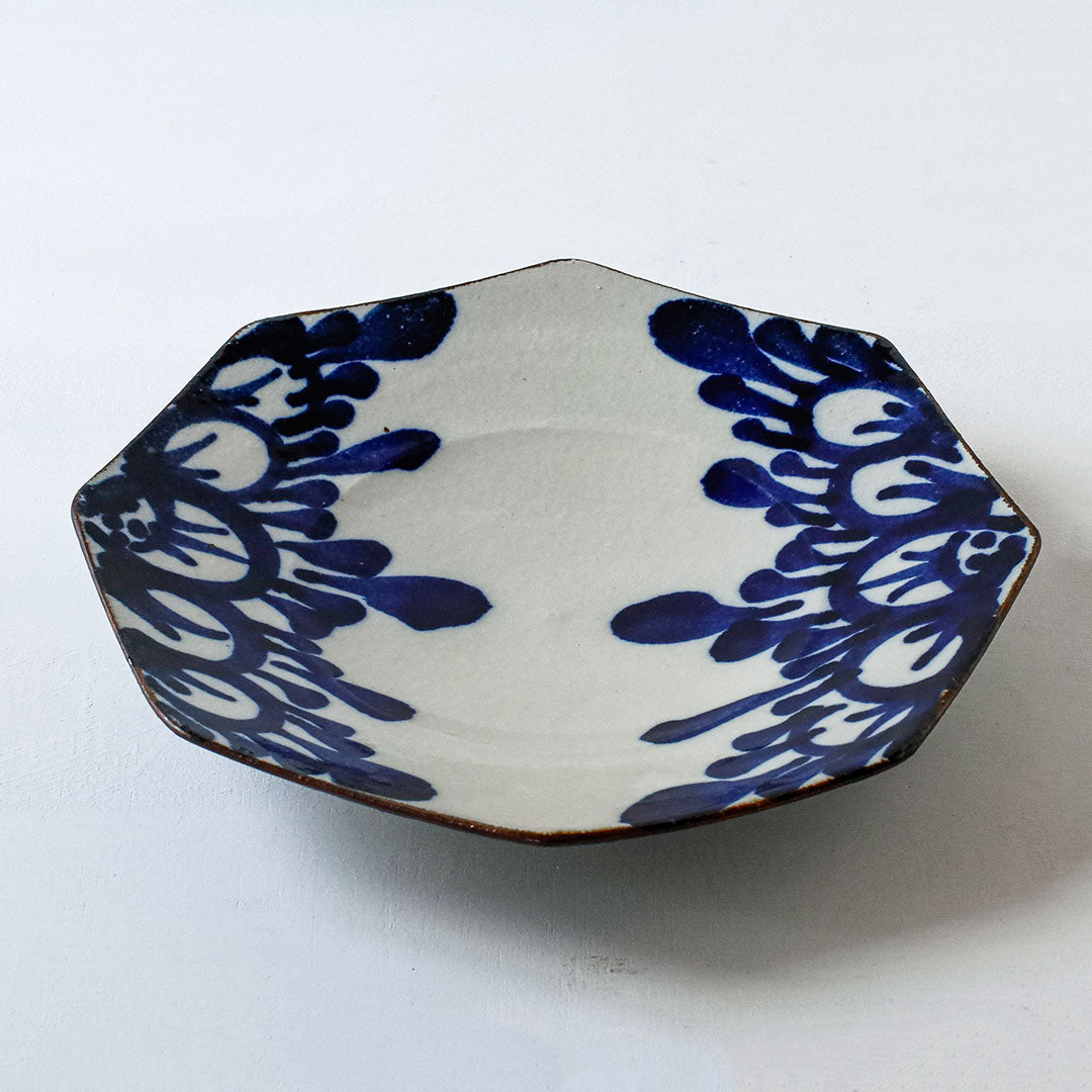 陶房眞喜屋 八角7寸皿 ハナカラクサ