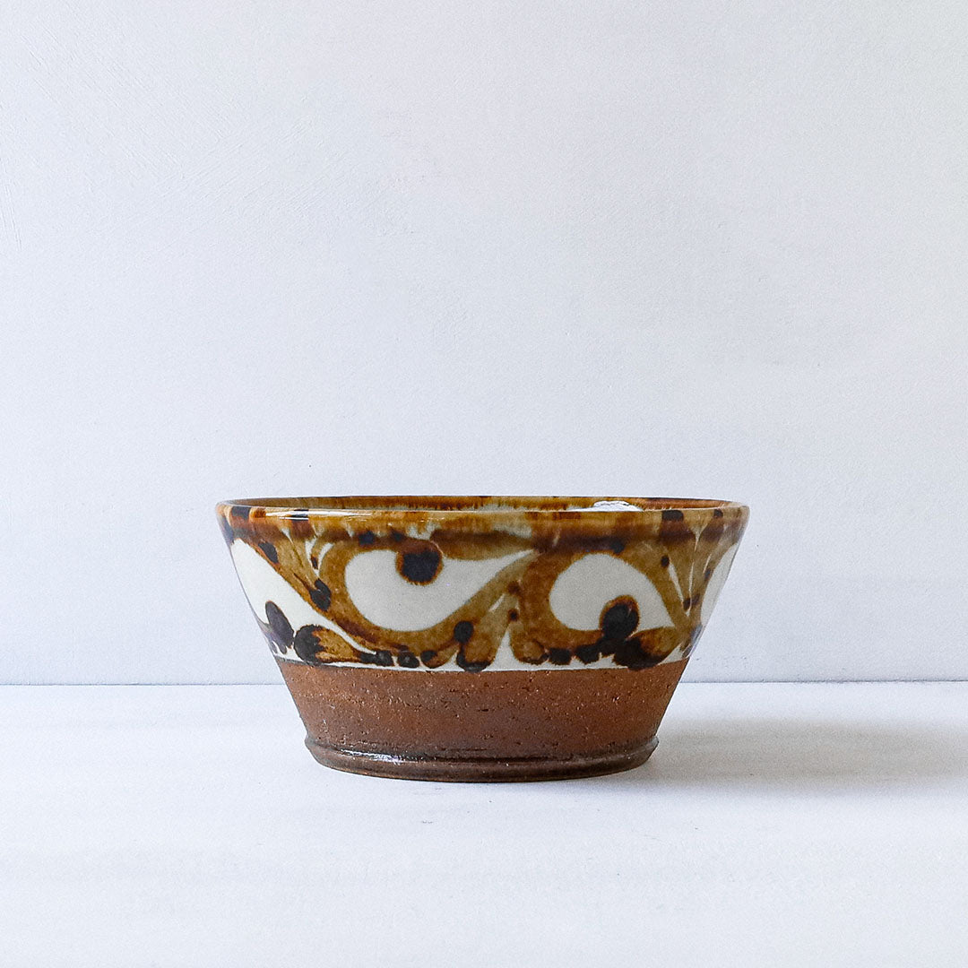 陶房眞喜屋 4.5寸深鉢 マキカラクサ 鉄絵