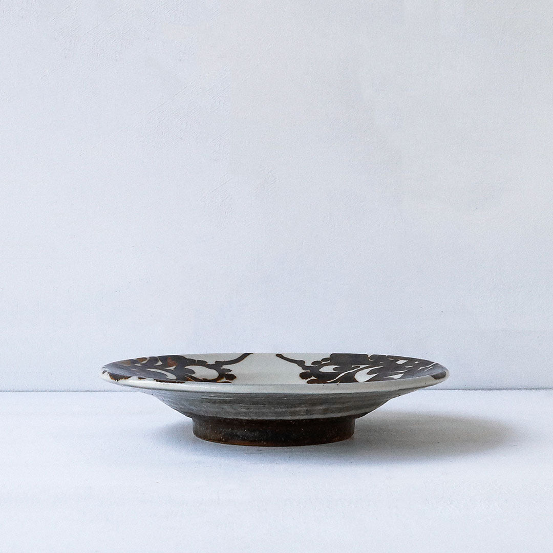 陶房眞喜屋 5寸皿 キクカラクサ  鉄絵