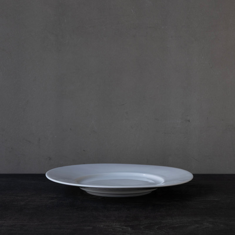 ●25-YM-28 White Porcelain Plate
