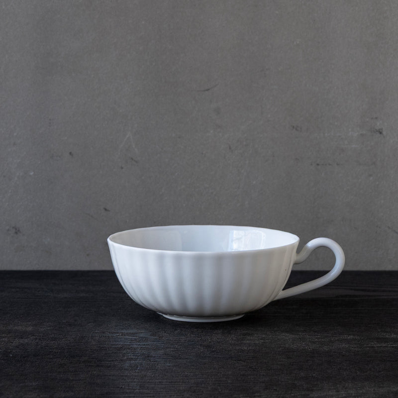 ●25-YM-37 White Porcelain Tea Cup