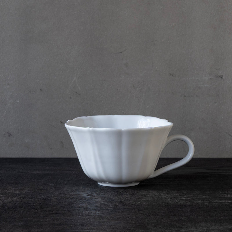 ●25-YM-44 White Porcelain Tea Cup L