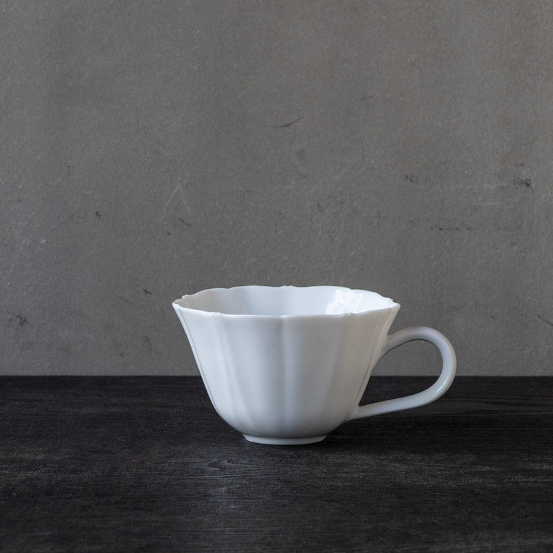 ●25-YM-46 White Porcelain Tea Cup S