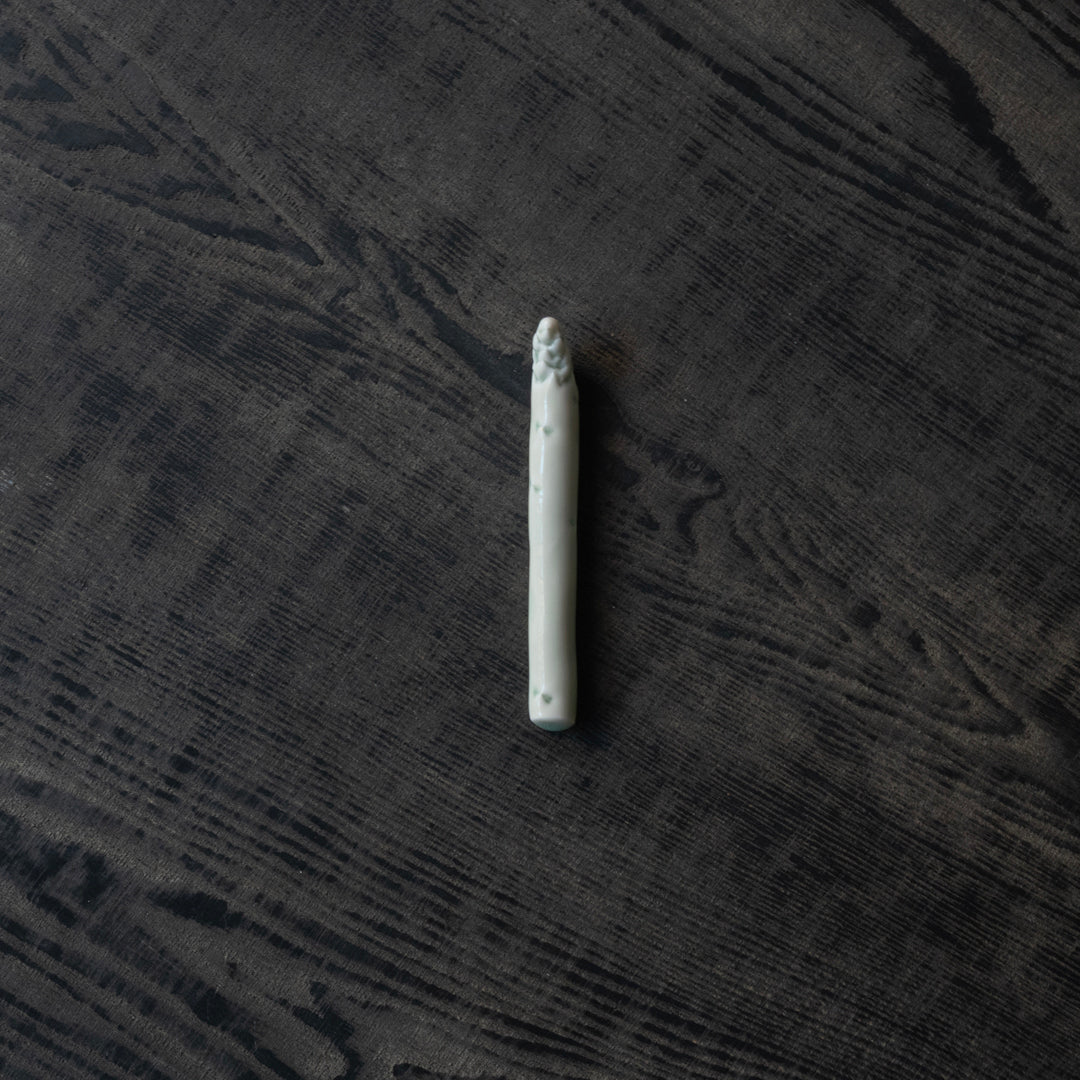 ●25-YM-69 Celadon Cutlery Rest (Asparagus)