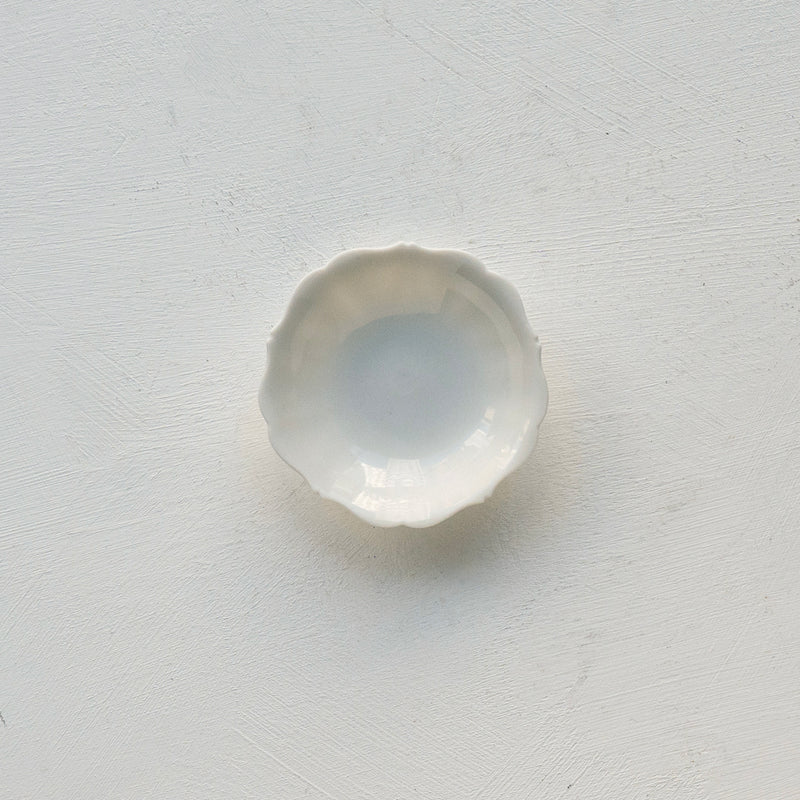 ●25-YM-41 White Porcelain Saucer