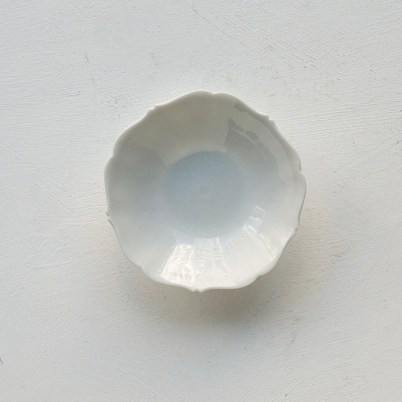 ●25-YM-43 White Porcelain Saucer