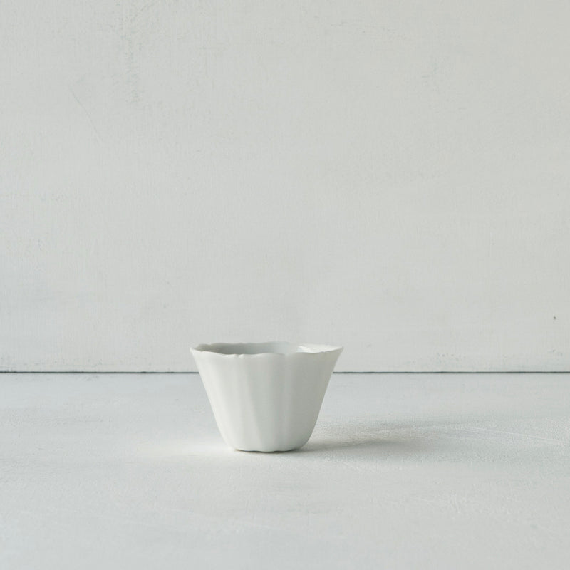 ●25-YM-40 White Porcelain Small Tea Bowl