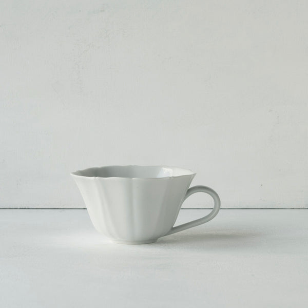 ●25-YM-44 White Porcelain Tea Cup L