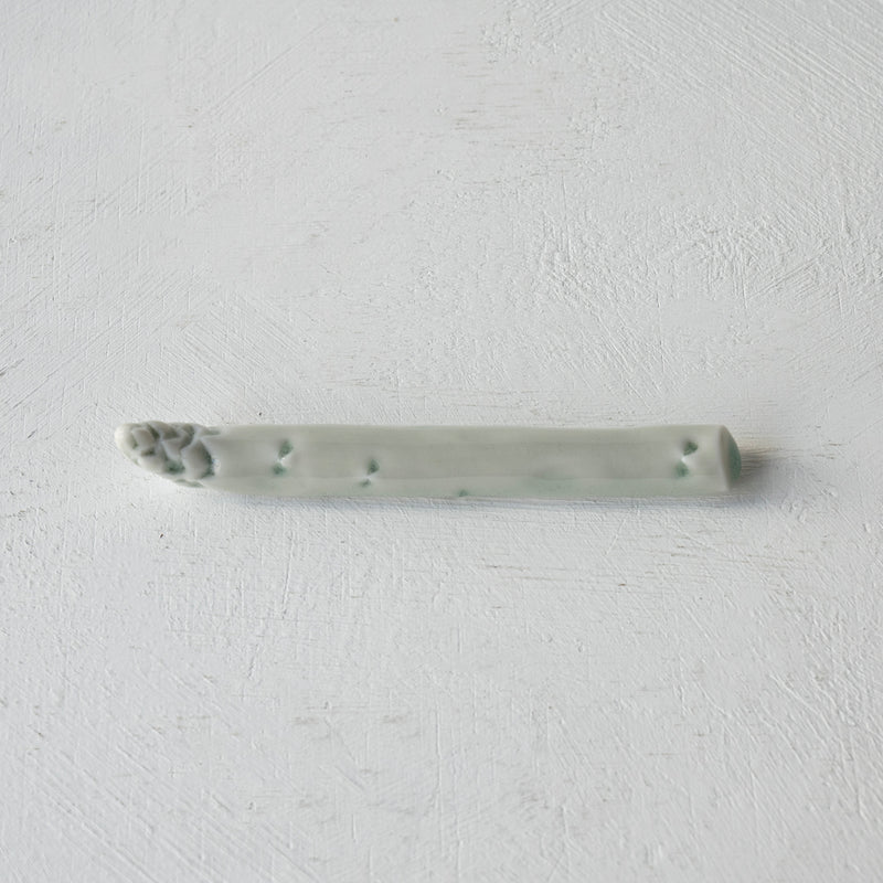●25-YM-69 Celadon Cutlery Rest (Asparagus)