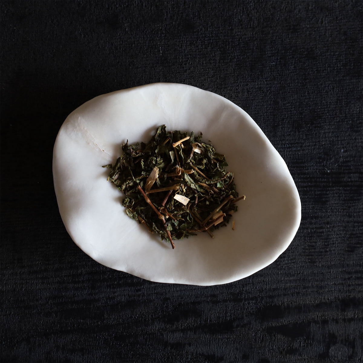 Yorozu - Kamairi Bancha with Fig and Kuromoji