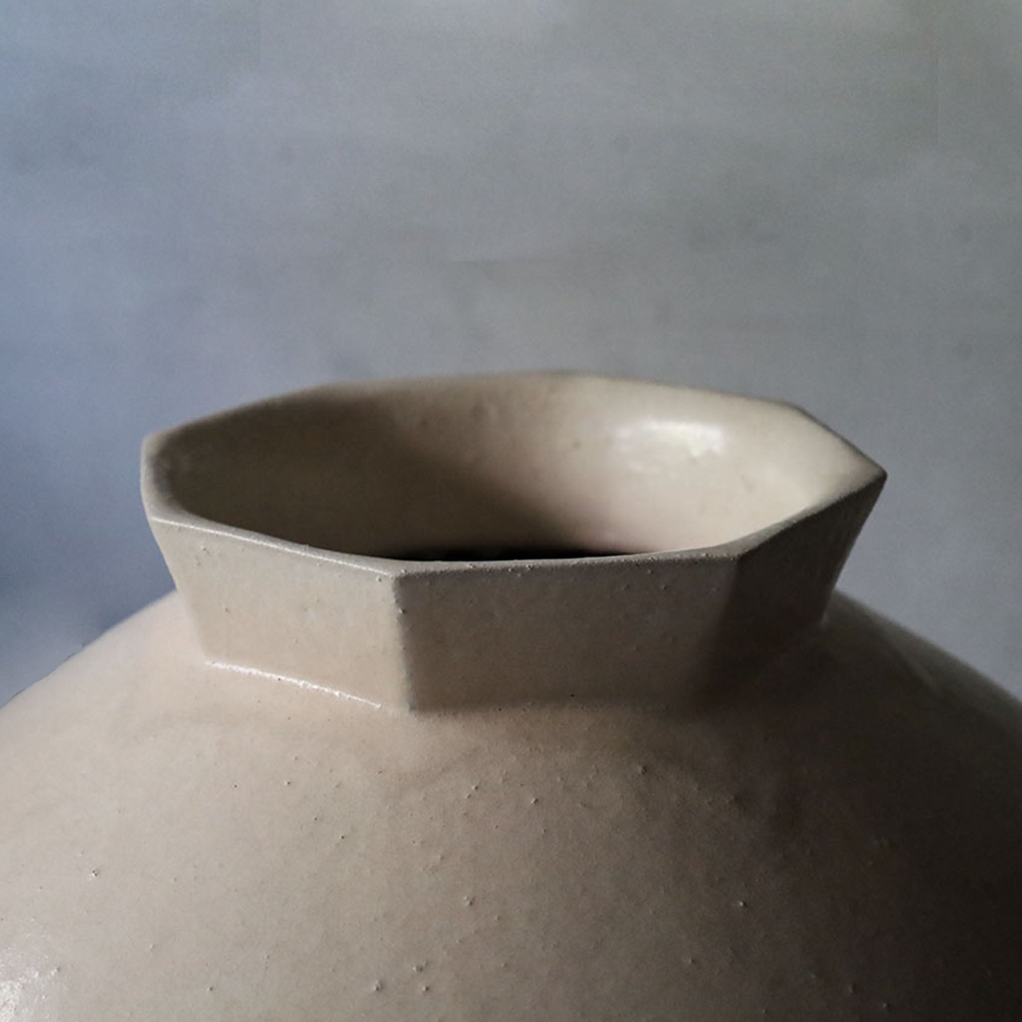 Toubou Makiya Large White Glazed Jar with Octagonal Rim