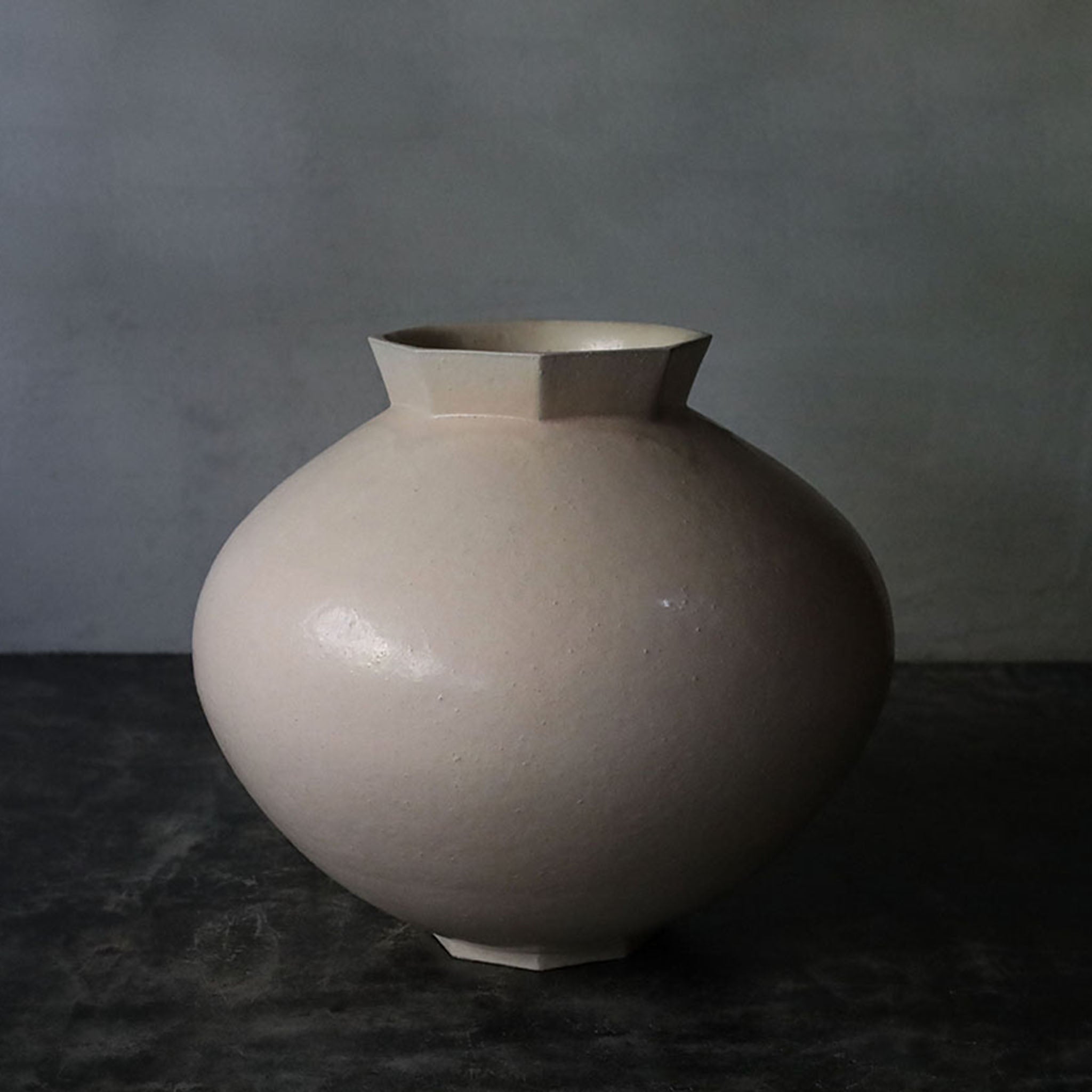 Toubou Makiya Large White Glazed Jar with Octagonal Rim