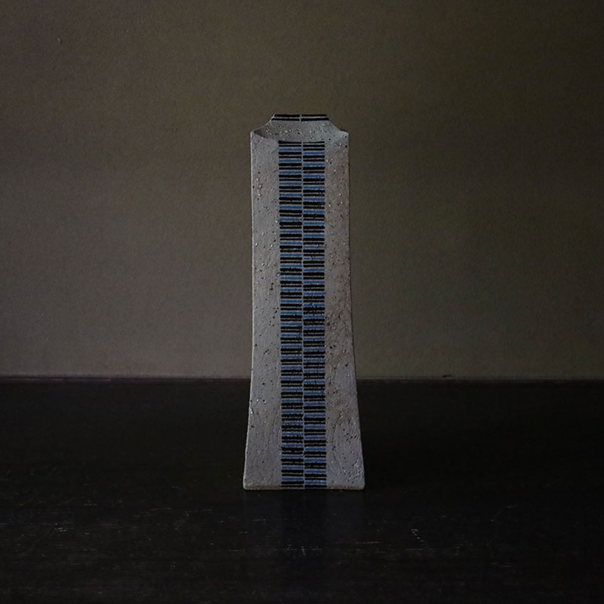 Toubou Makiya Square Flat Vase with Stripe Pattern