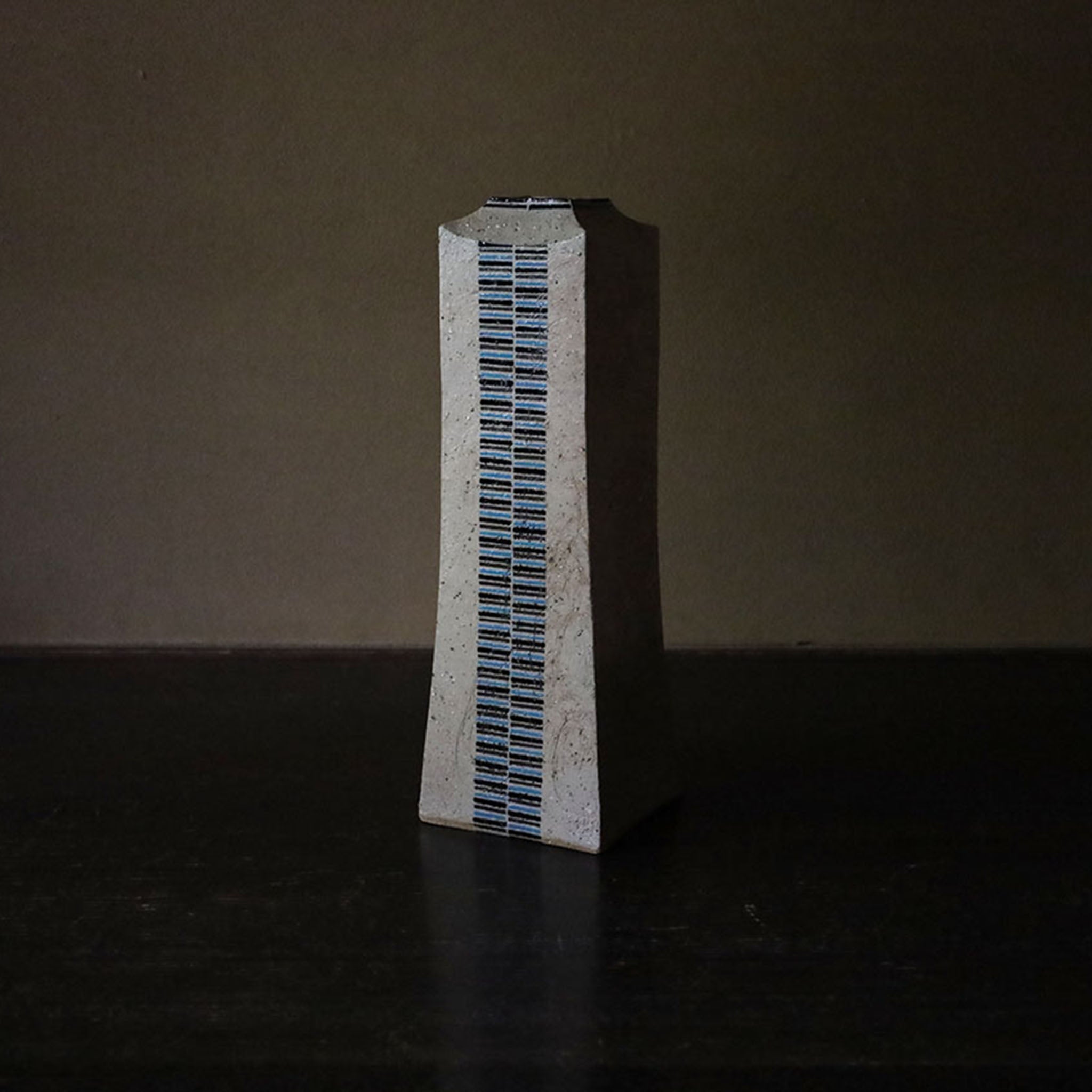 Toubou Makiya Square Flat Vase with Stripe Pattern