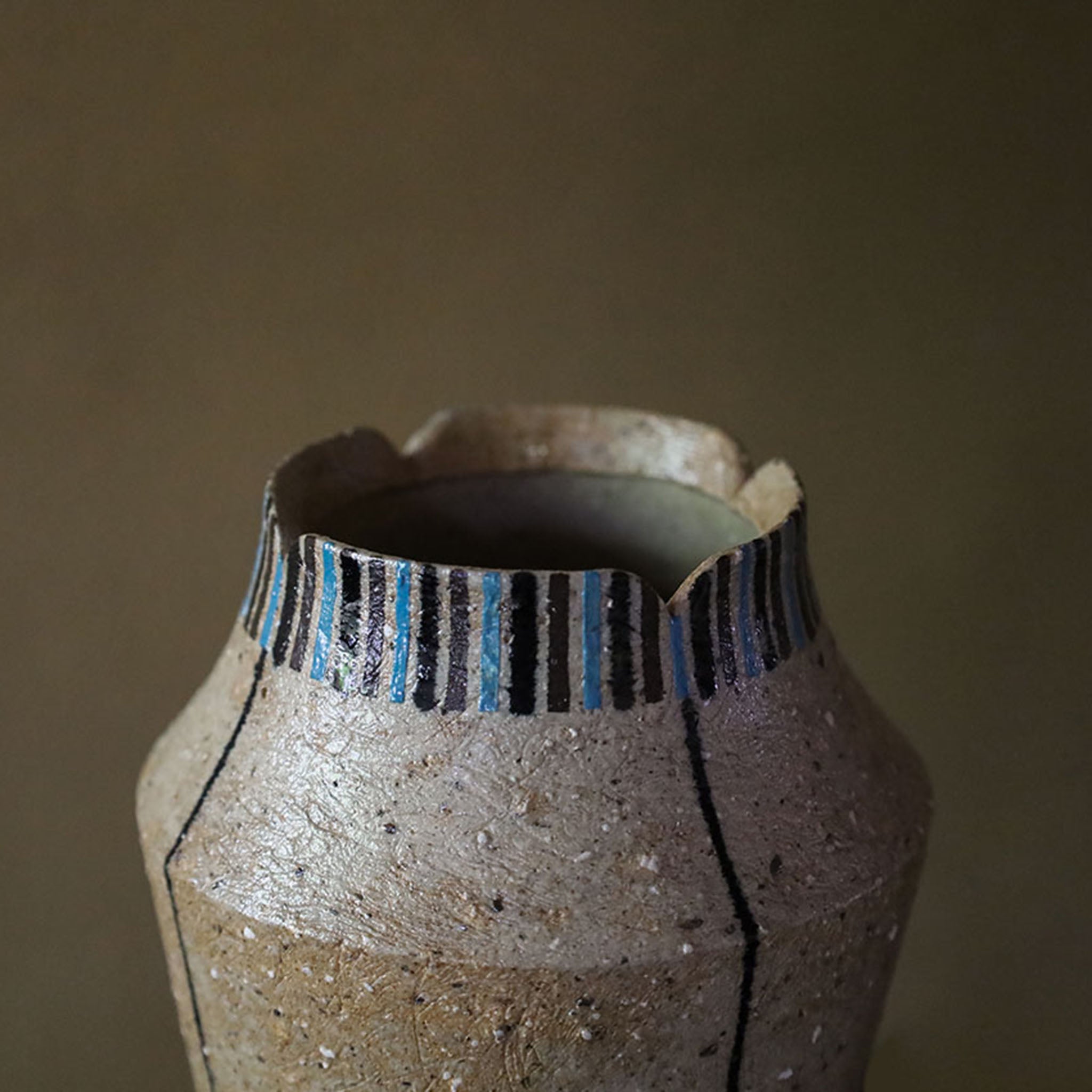 Toubou Makiya Flat Vase with Stripe Pattern