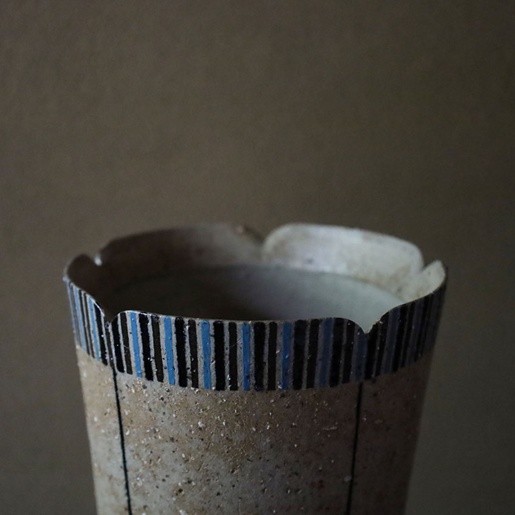 Toubou Makiya Trumpet-shaped Vase with Stripe Pattern