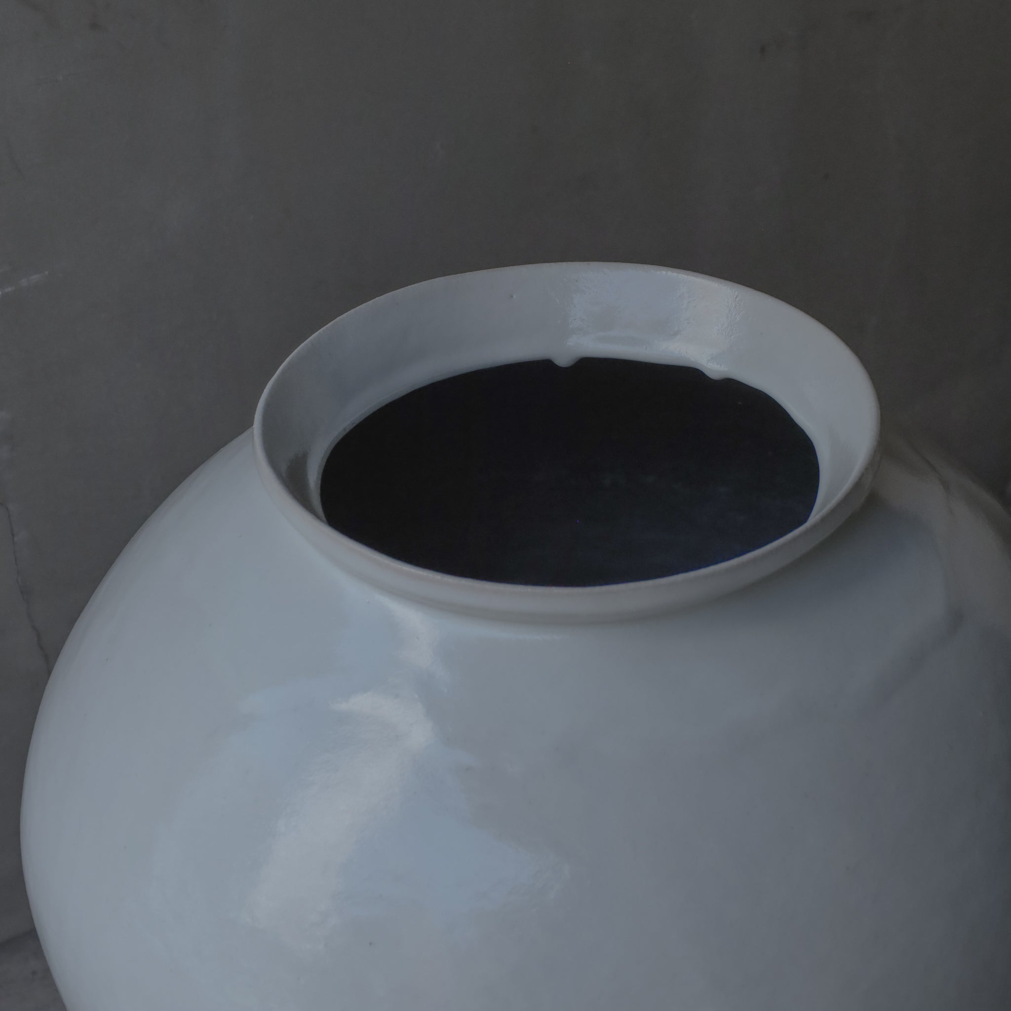 ●26-OM-60 キビ灰立壺 大
