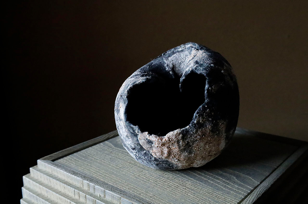 ●26-YI-22 Object/vase