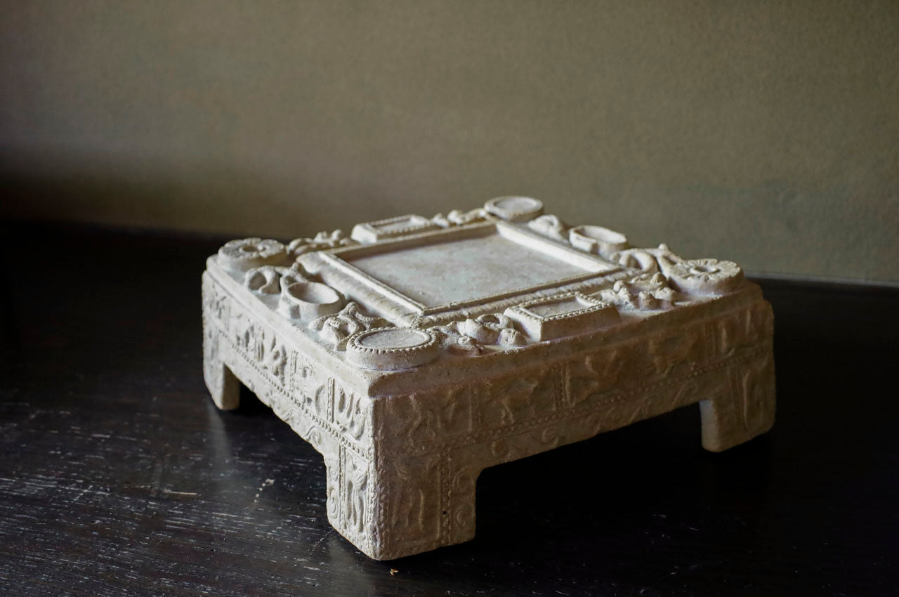 松本郁美 万物の台座