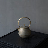 25-10S 空間鋳造 急須 Egg 小 Greige Gold 鎬細工鉉 桐箱入