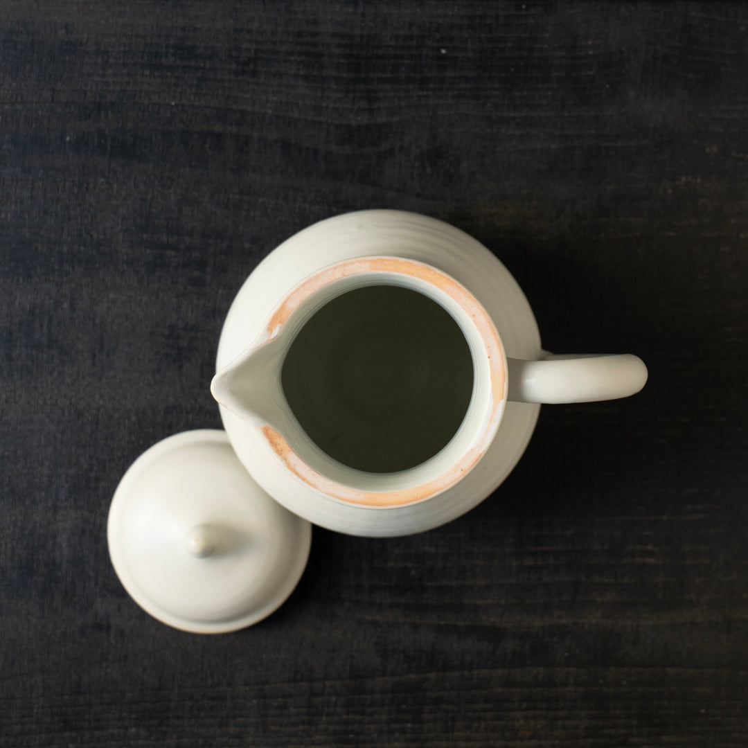 25-10S 境知子 白釉蓋付ピッチャー