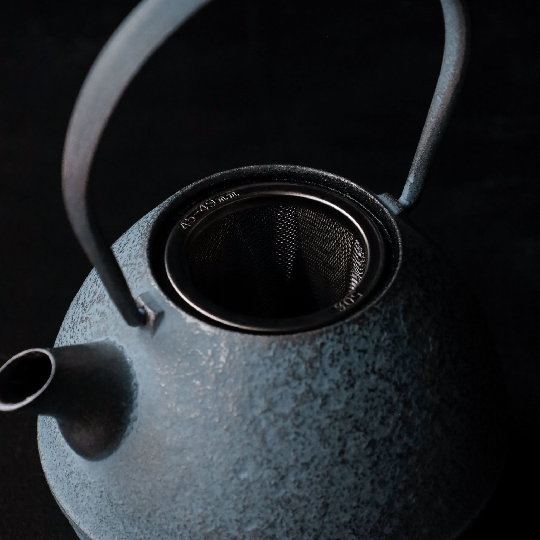 Kukan Chuzo / Egg Cast Iron Teapot M Ice Blue