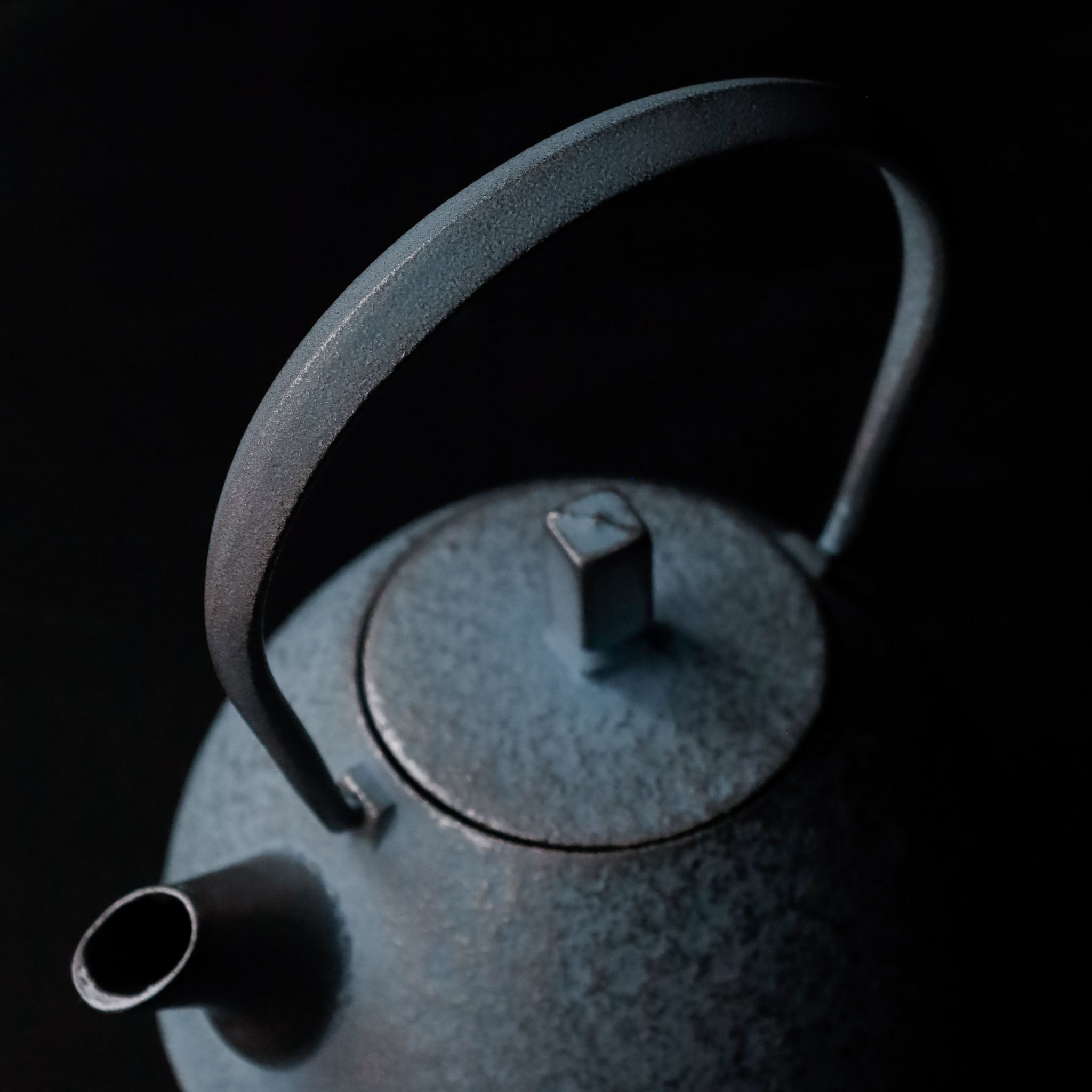Kukan Chuzo / Egg Cast Iron Teapot M Ice Blue