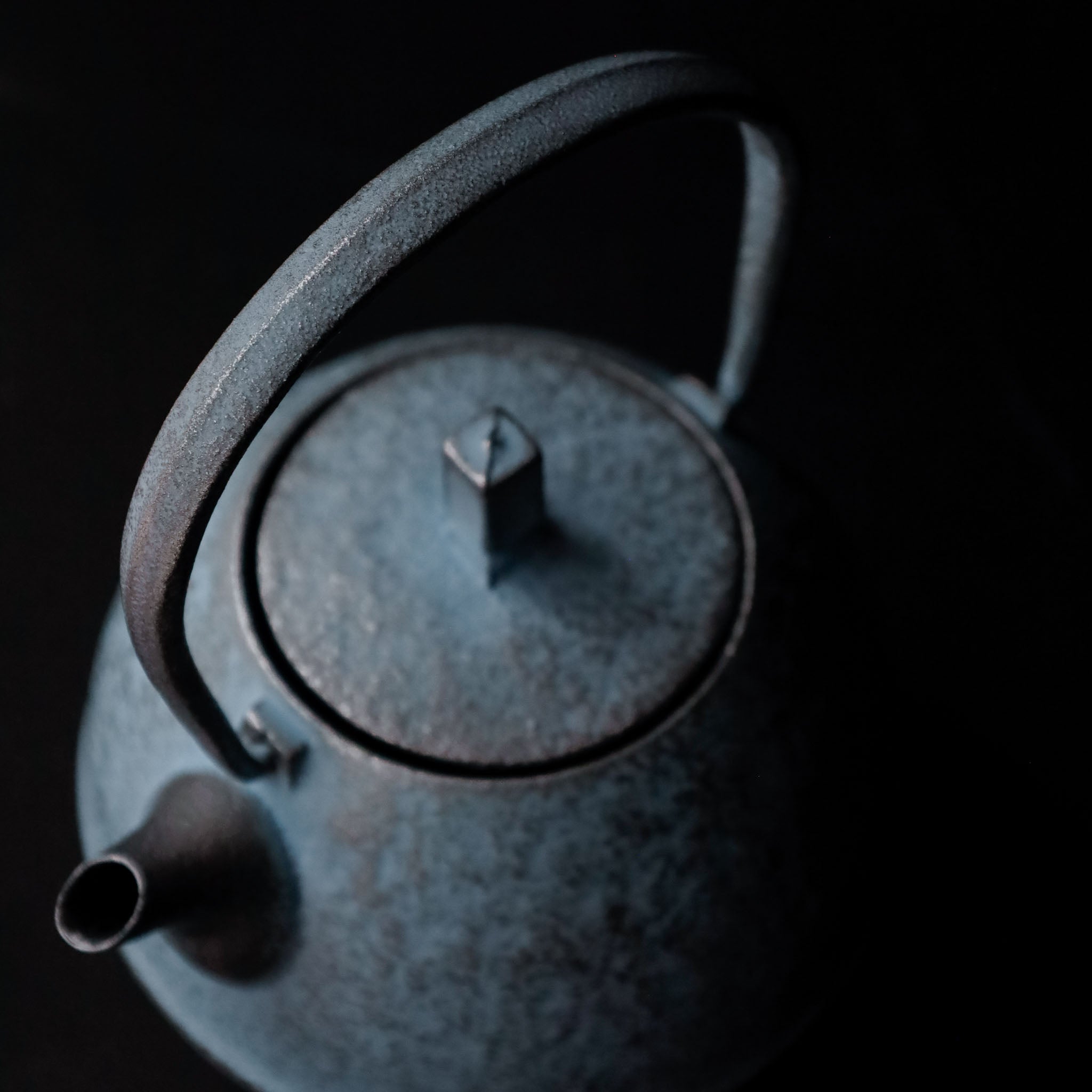 Kukan Chuzo / Egg Cast Iron Teapot S Ice Blue