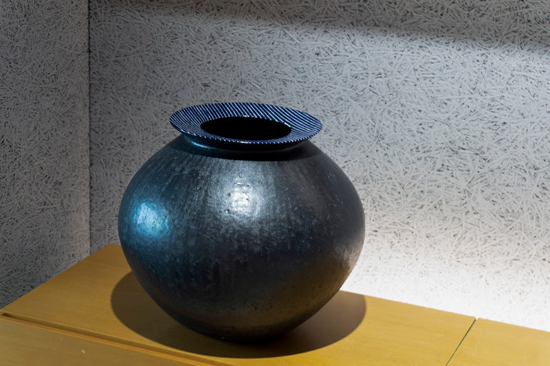  ●22-TM34 Osamu Makiya Jar with Black Glazed Line  Large