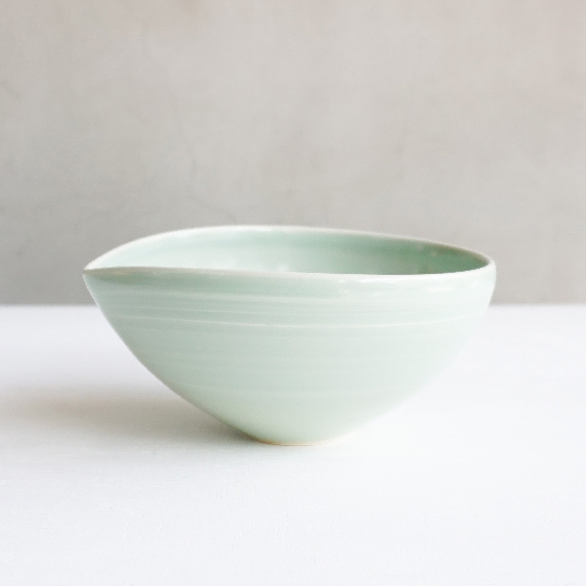 Almond Bowl S Sage Celadon