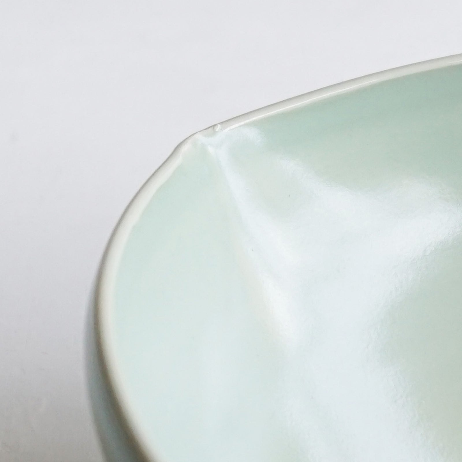 中里花子 Almond Bowl S 緑青磁 – 雨晴/AMAHARE
