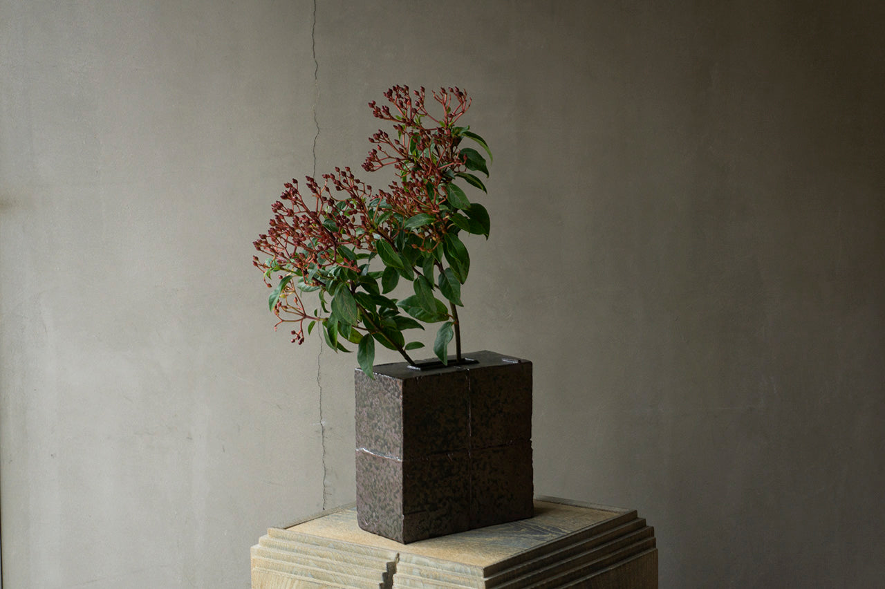 ●22-NT94 Nobuhiko Tanaka Block Vase with Iron Glaze #1