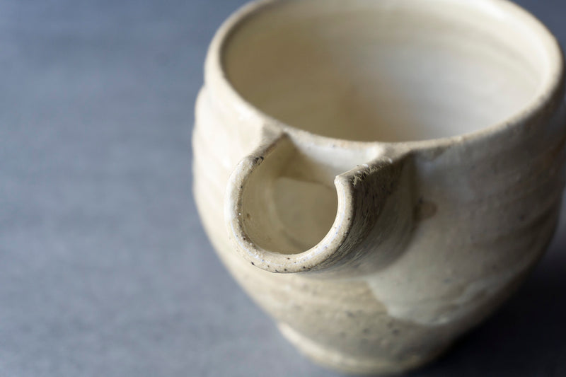 ●22-TM4 Osamu Makiya Spouted Bowl for serving sake (Katakuchi)　B