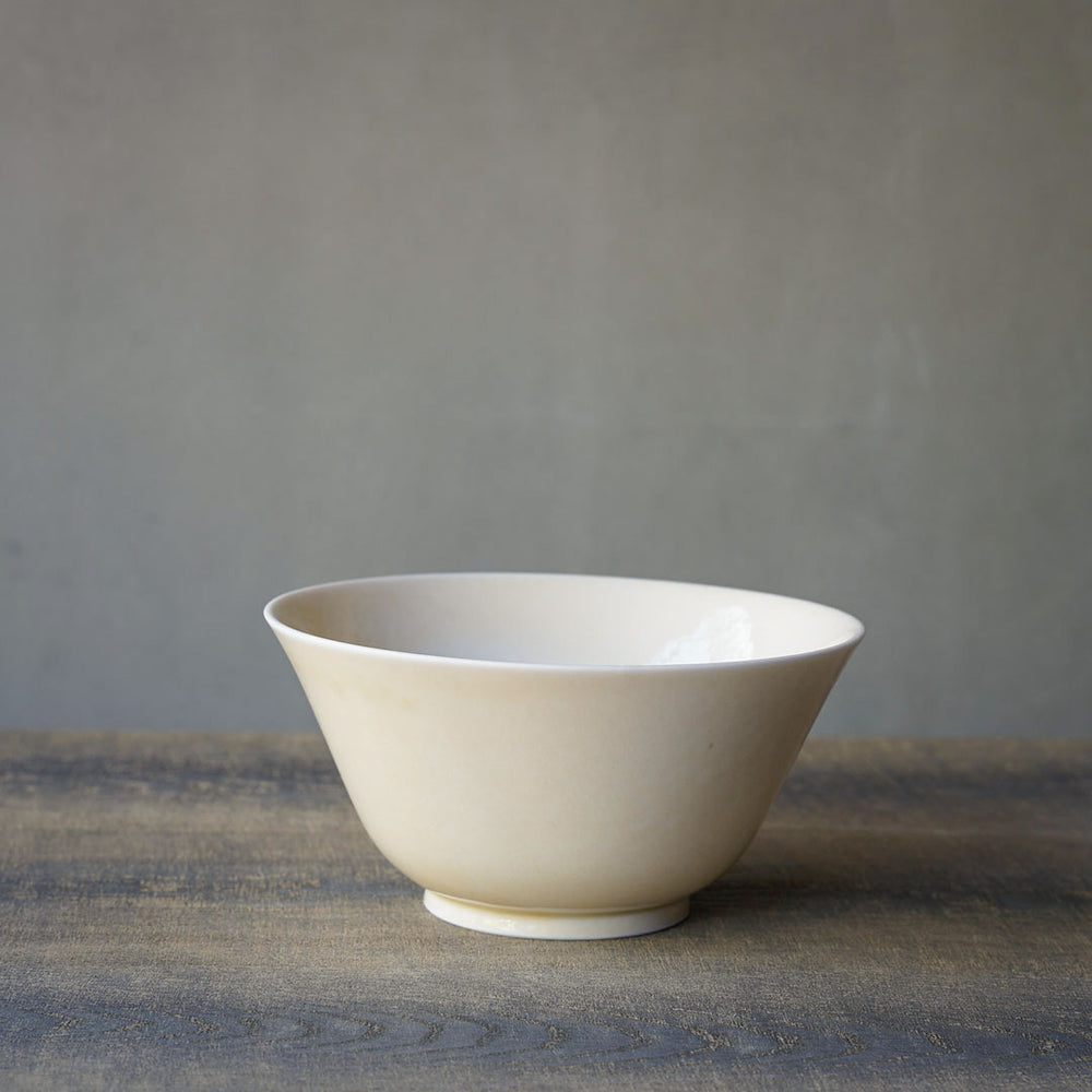 米色青磁マカイ中 – 雨晴/AMAHARE