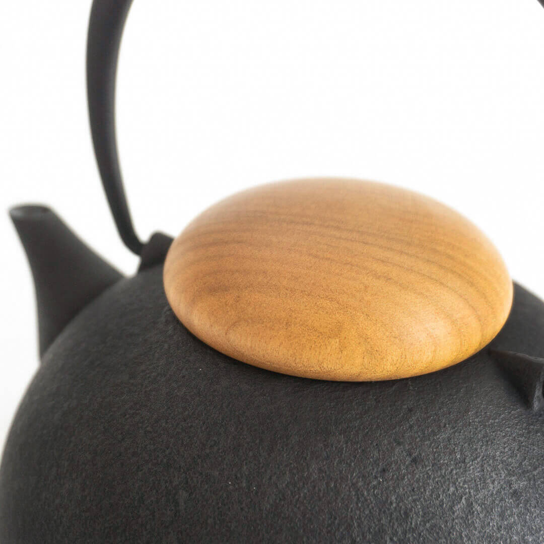 Kukan Chuzo /  Nanbu Cast Iron Teapot  Black wooden lid