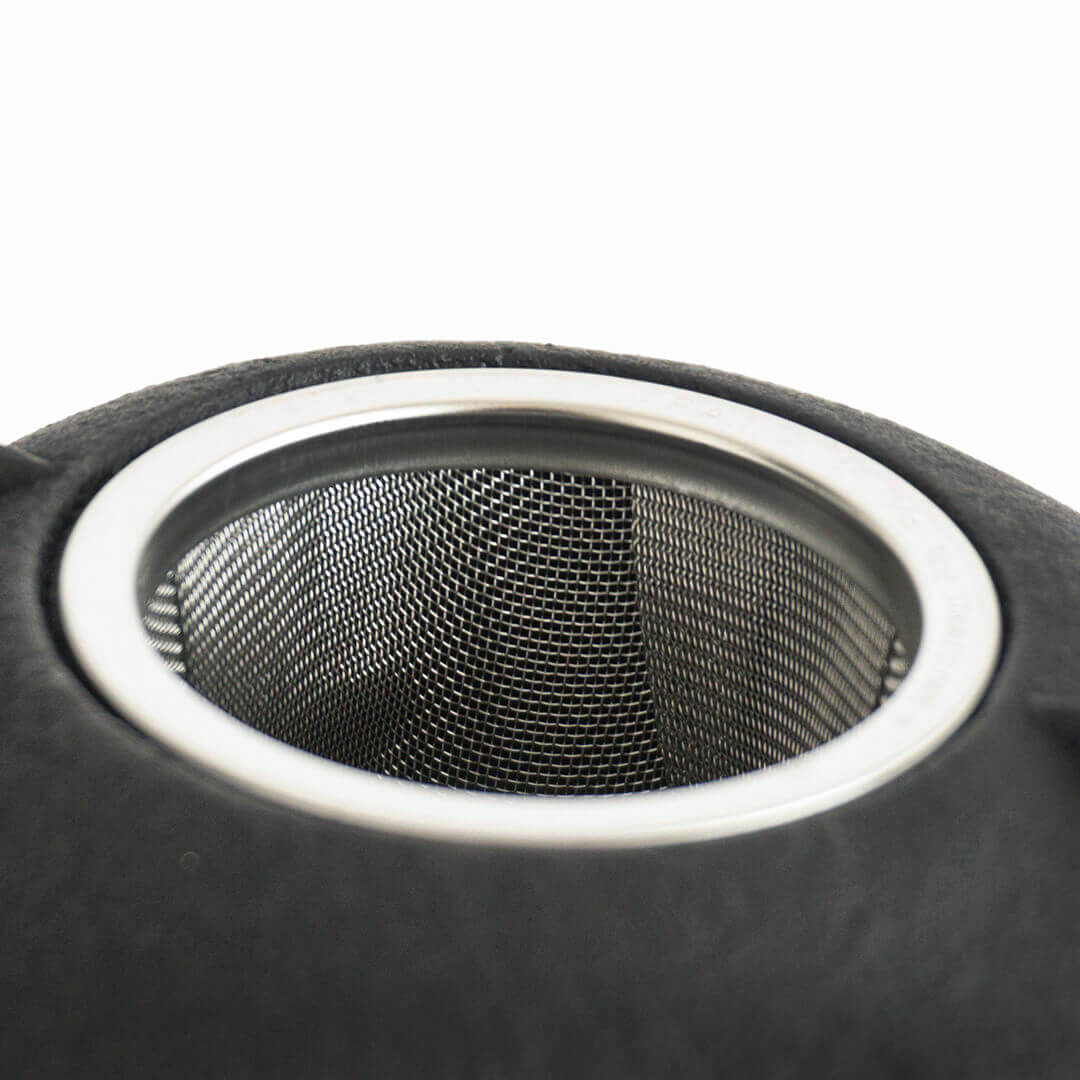 Kukan Chuzo /  Nanbu Cast Iron Teapot  Black wooden lid