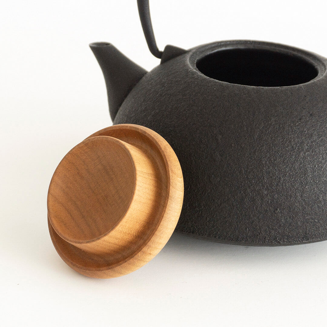 Kukan Chuzo /  Nanbu Cast Iron Teapot  Black wooden lid