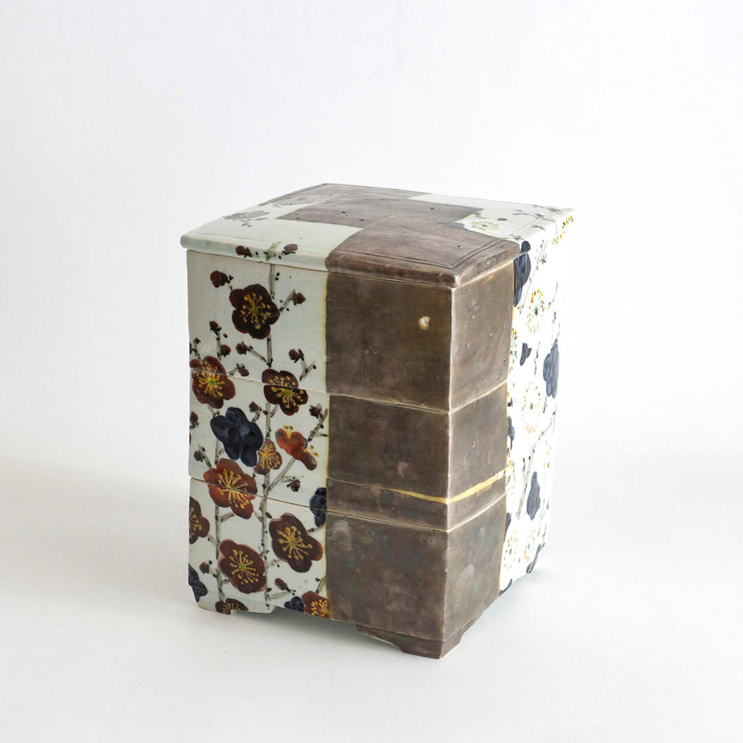 色絵銀彩紅白梅三段重箱