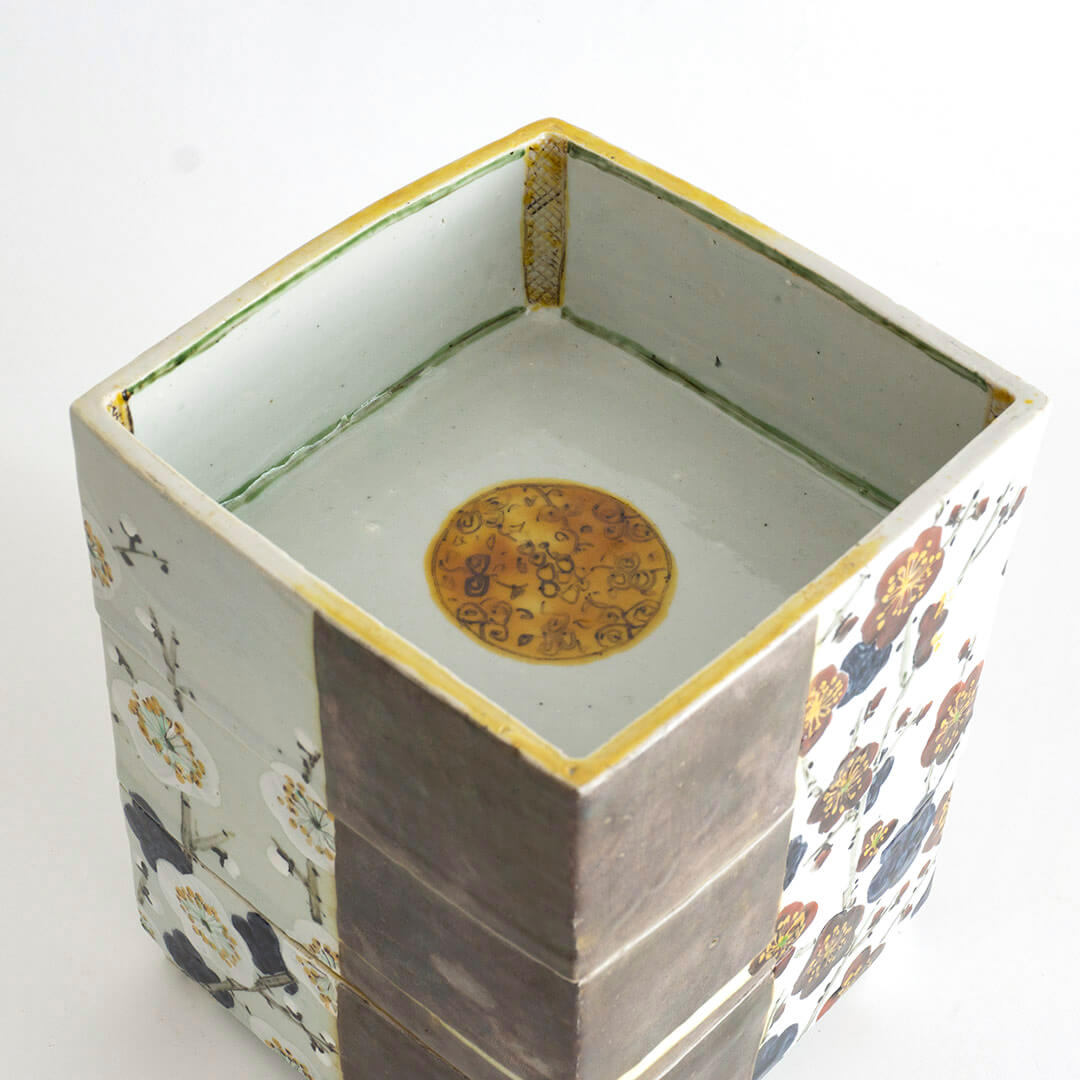 色絵銀彩紅白梅三段重箱