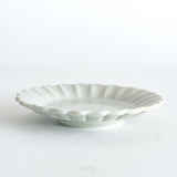 Yazaemon Kiln  small plate in the shape of a chrysanthemum old white porcelain