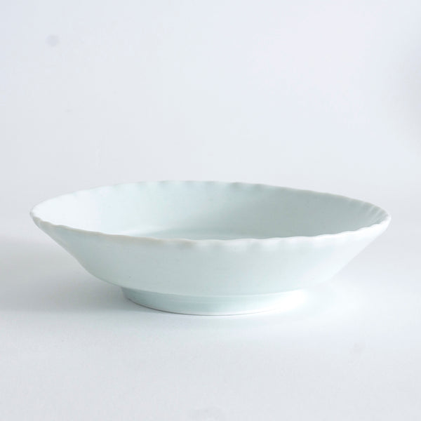 16㎝ bowl with foliate rim white