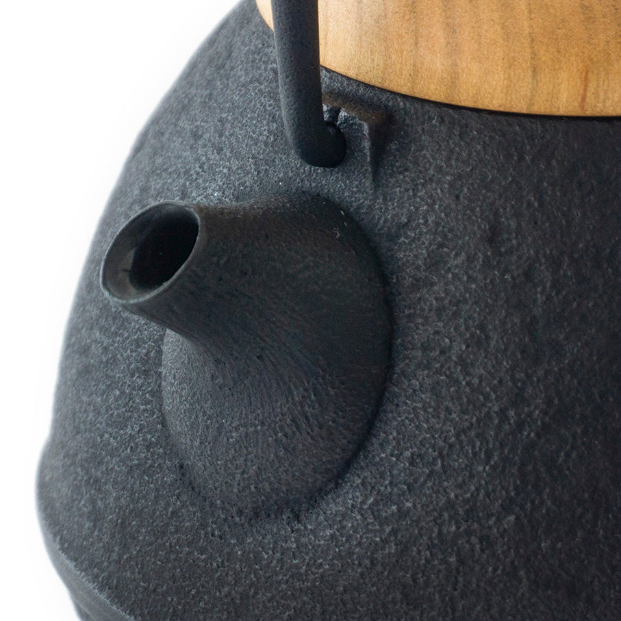 Kukan Chuzo / Egg Cast Iron Teapot S Black wooden lid