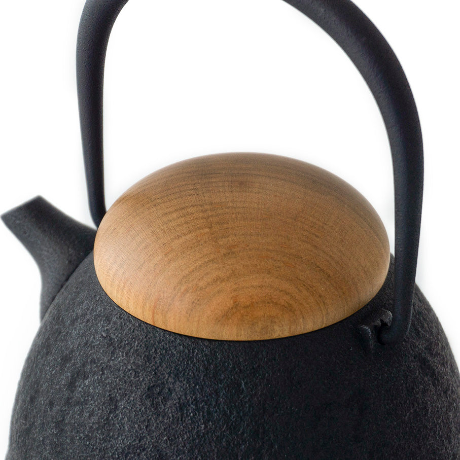 Kukan Chuzo / Egg Cast Iron Teapot S Black wooden lid