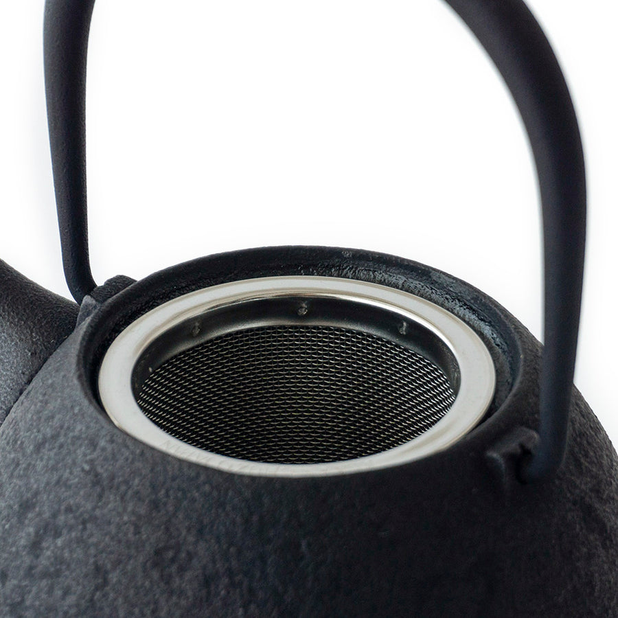 空間鋳造 鉄急須 Egg 中 黒 木蓋 – 雨晴/AMAHARE