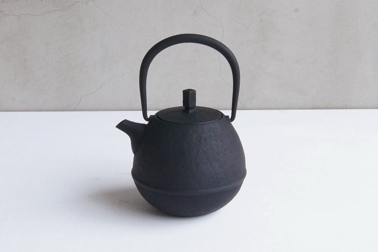 Kukan Chuzo / Egg Cast Iron Teapot S Black